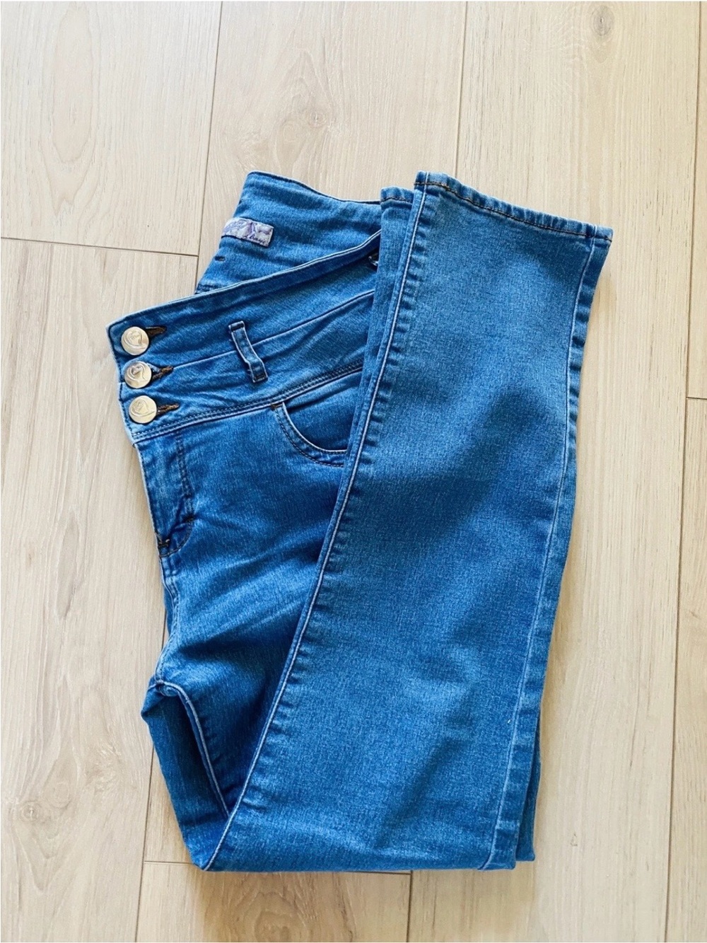 High-Rise Blue Women’s Jeans with Triple Button Waist Butt Lifting made in Peru